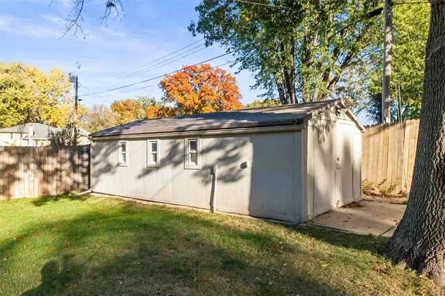 $277,900 | 207 North Paul Drive, Sibley, MO 64088