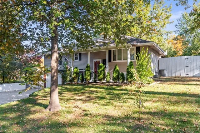 $277,900 | 207 North Paul Drive, Sibley, MO 64088