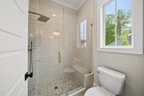 a bathroom with a toilet and a shower