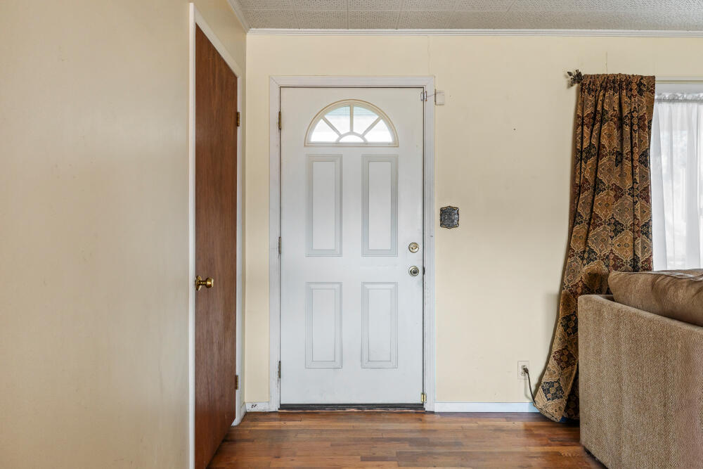 1460 Joe Wright Road Klamath Falls, OR 97603 - Photo 11 of 78 1460JoeWrightRdInterior-1