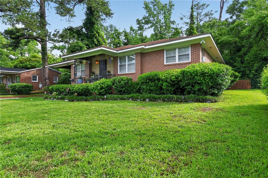1819 Canterbury Road Macon, GA 31206 - Photo 2 of 15 a front view of a house with a yard