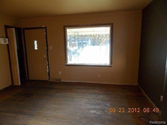 21631 Waltham Road Warren, MI 48089 - Photo 2 of 9 zz-mfsopt-DSCN1354 (640x480).jpg