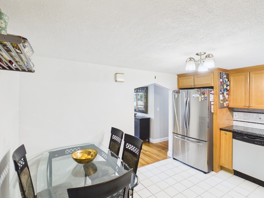 41 Essex Road Sharon, MA 02067 - Photo 10 of 42