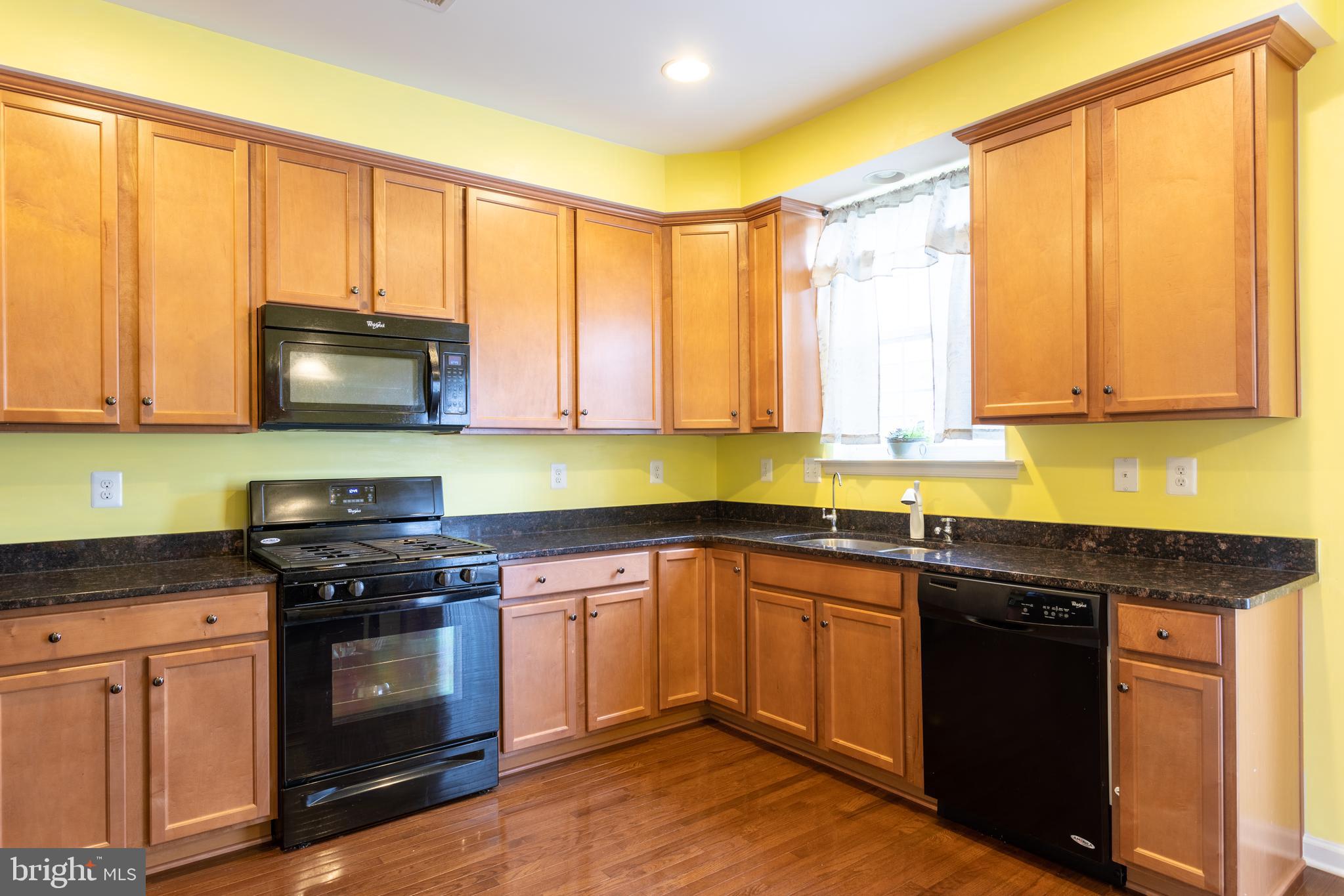 13050 Yellow Jacket Road Hagerstown, MD 21740 - Photo 10 of 22 Lots of counter space