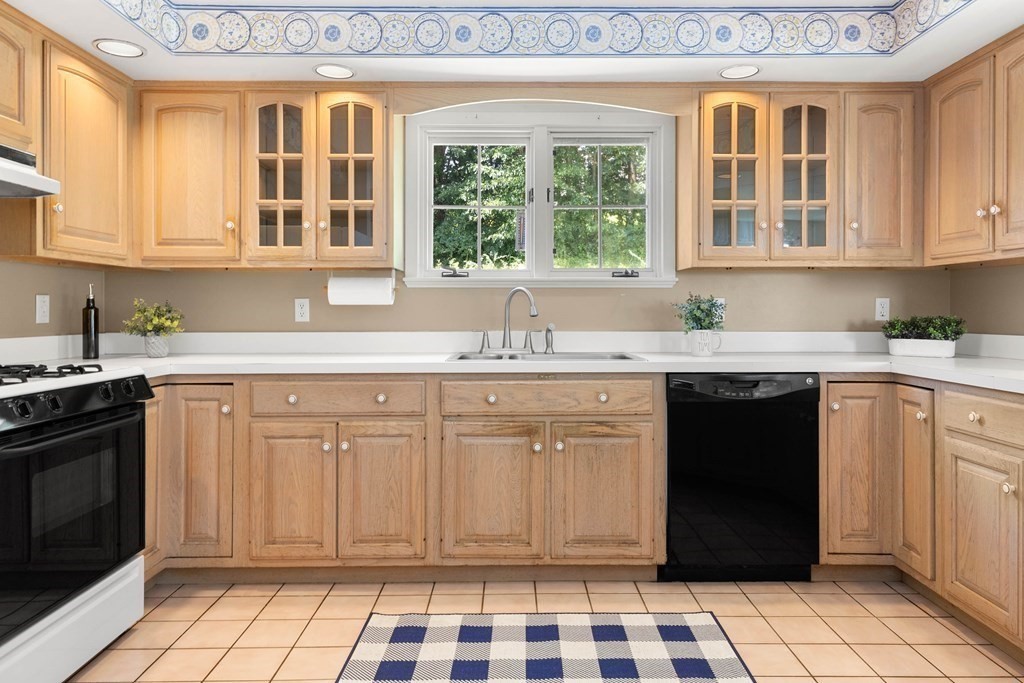 18 Little Pond Road Merrimac, MA 01860 - Photo 4 of 41