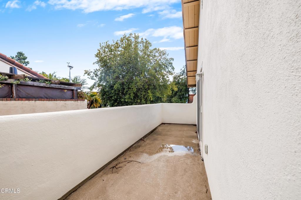 2915 Hopeton Road La Crescenta, CA 91214 - Photo 28 of 41 a view of a building from a balcony