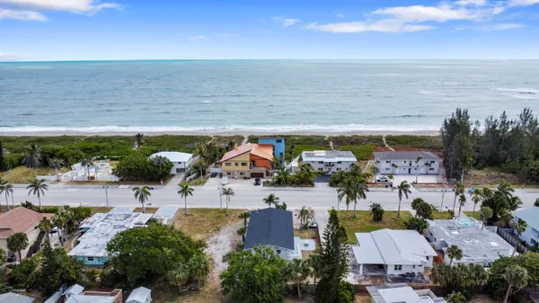 $2,100 | 1115 South Ocean Drive, Unit 3, Fort Pierce, FL 34949