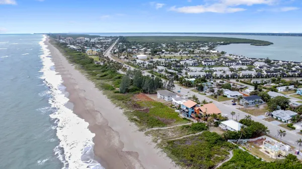 $2,100 | 1115 South Ocean Drive, Unit 3, Fort Pierce, FL 34949