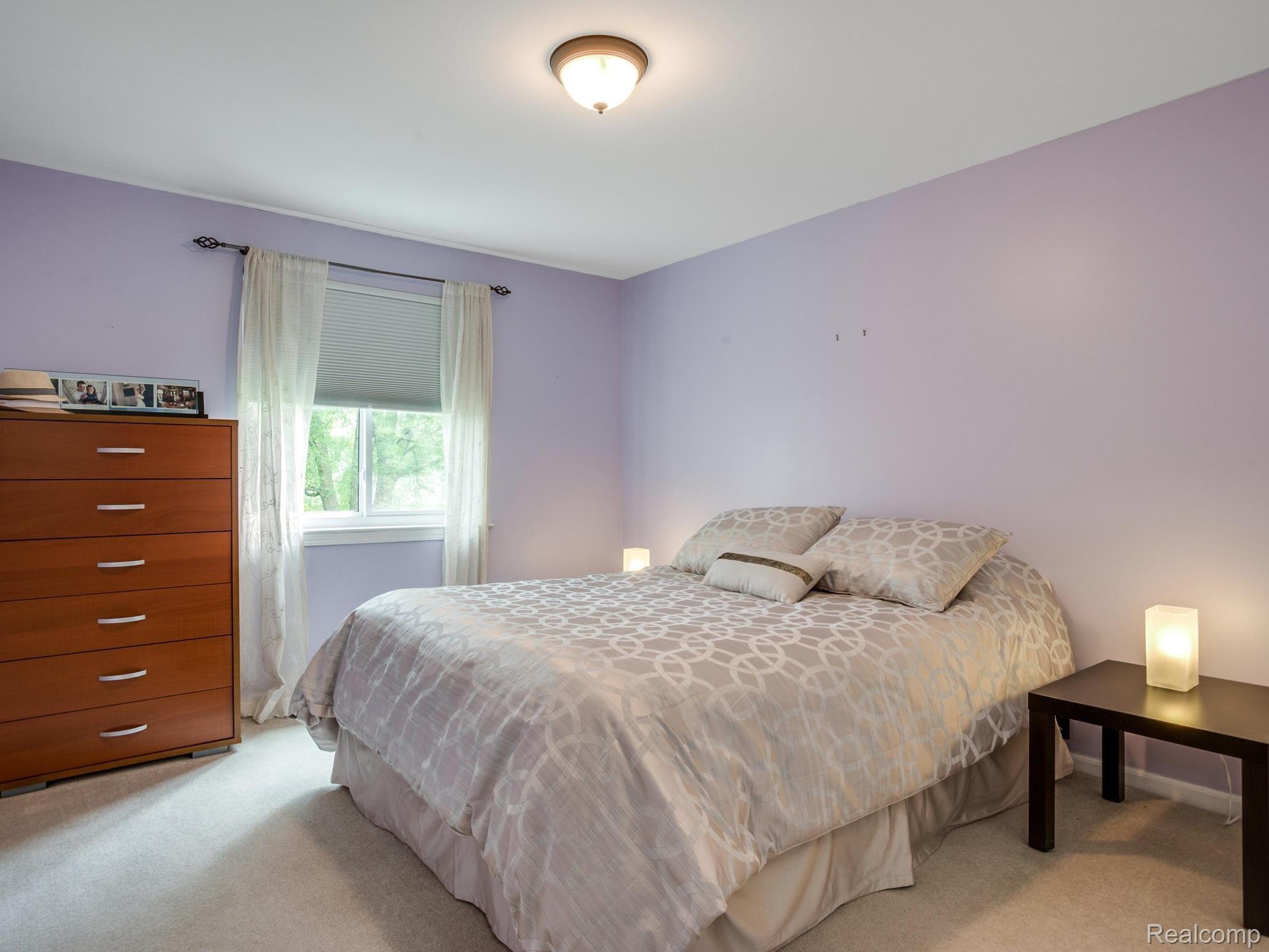 843 Dumont Place Rochester, MI 48307 - Photo 17 of 31 4 large bedrooms. Bedroom #3.