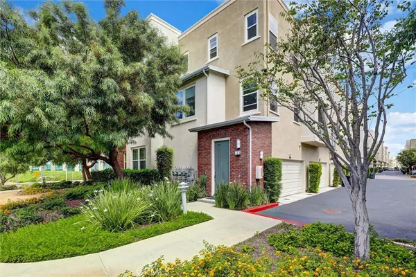 $959,000 | 1 Vantis Drive, Aliso Viejo, CA 92656