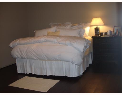 3535 Santa Fe Street, Unit 46 Corpus Christi, TX 78411 - Photo 4 of 4 a bedroom with a bed and a lamp