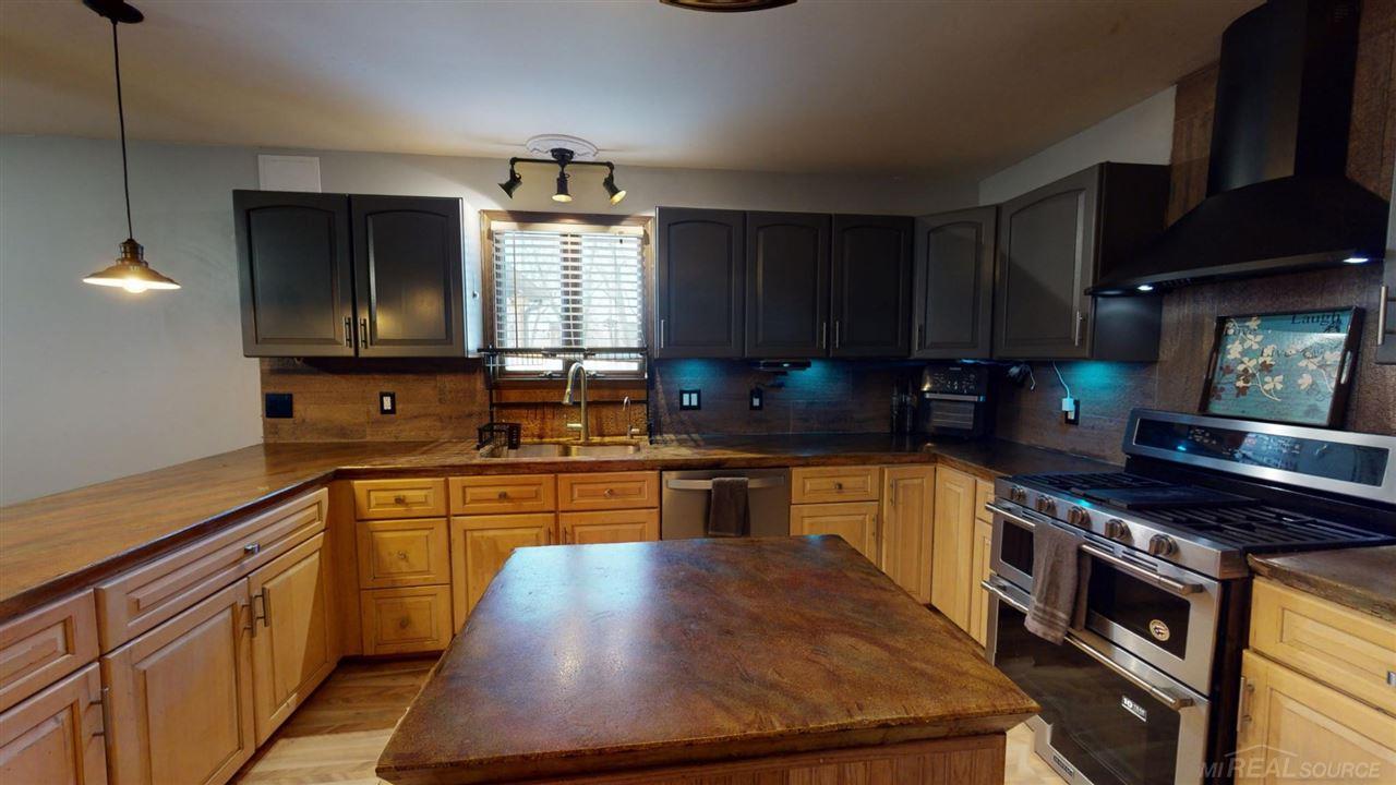 10457 Wayne Road Livonia, MI 48150 - Photo 10 of 34 50068233-9.JPG