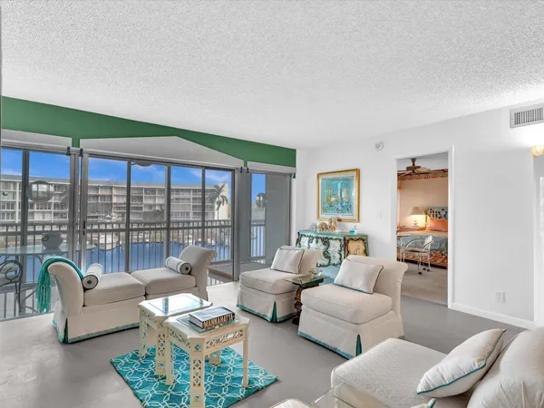 $3,300 | 1537 East Hillsboro Boulevard, Unit 438, Deerfield Beach, FL 33441