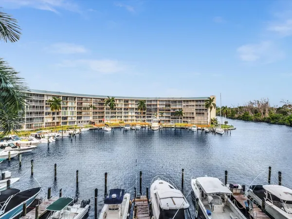 $3,300 | 1537 East Hillsboro Boulevard, Unit 438, Deerfield Beach, FL 33441