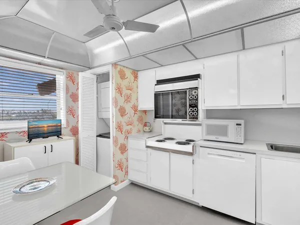 $3,300 | 1537 East Hillsboro Boulevard, Unit 438, Deerfield Beach, FL 33441