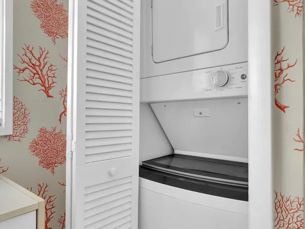 $3,300 | 1537 East Hillsboro Boulevard, Unit 438, Deerfield Beach, FL 33441