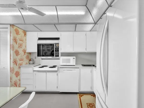 $3,300 | 1537 East Hillsboro Boulevard, Unit 438, Deerfield Beach, FL 33441