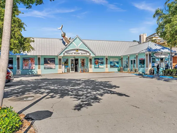 $3,300 | 1537 East Hillsboro Boulevard, Unit 438, Deerfield Beach, FL 33441