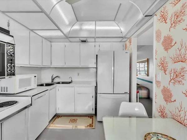 $3,300 | 1537 East Hillsboro Boulevard, Unit 438, Deerfield Beach, FL 33441