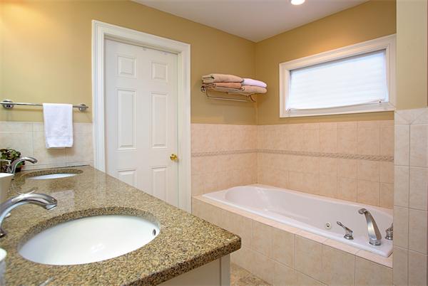 42 Salisbury Road, Unit 42 Newton, MA 02458 - Photo 6 of 10 Gallery Image 6