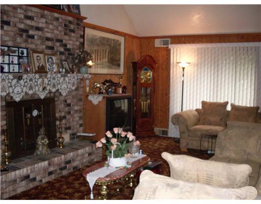 202 Erwin Place McKees Rocks, PA 15136 - Photo 5 of 13 Den/Family/Great Room.
