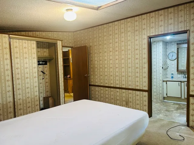 a view of entryway with a small yard