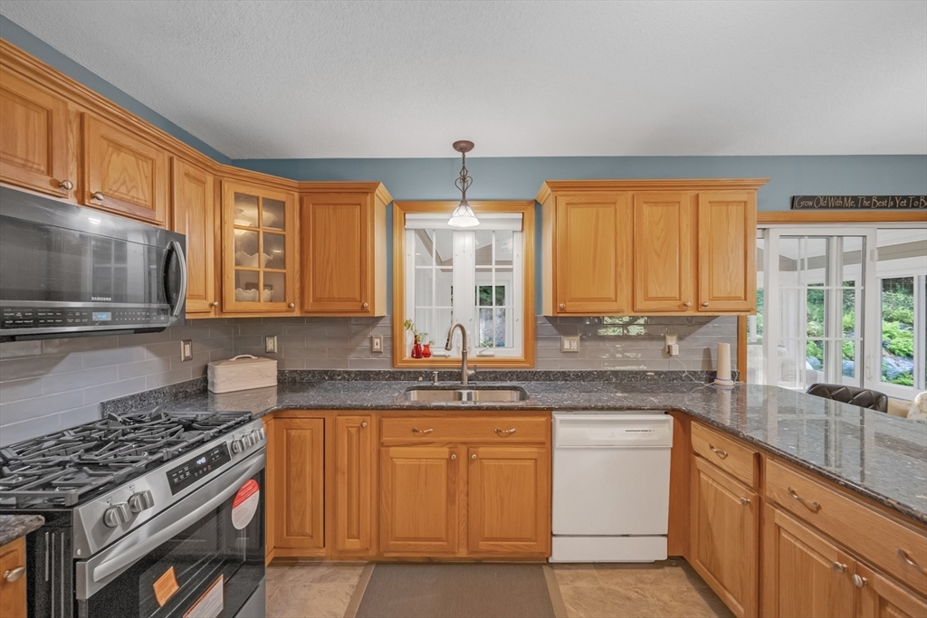 339 Monson Turnpike Road Ware, MA 01082 - Photo 9 of 31