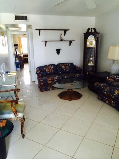 4029 Lincoln A, Unit B Boca Raton, FL 33434 - Photo 16 of 19 Living Room