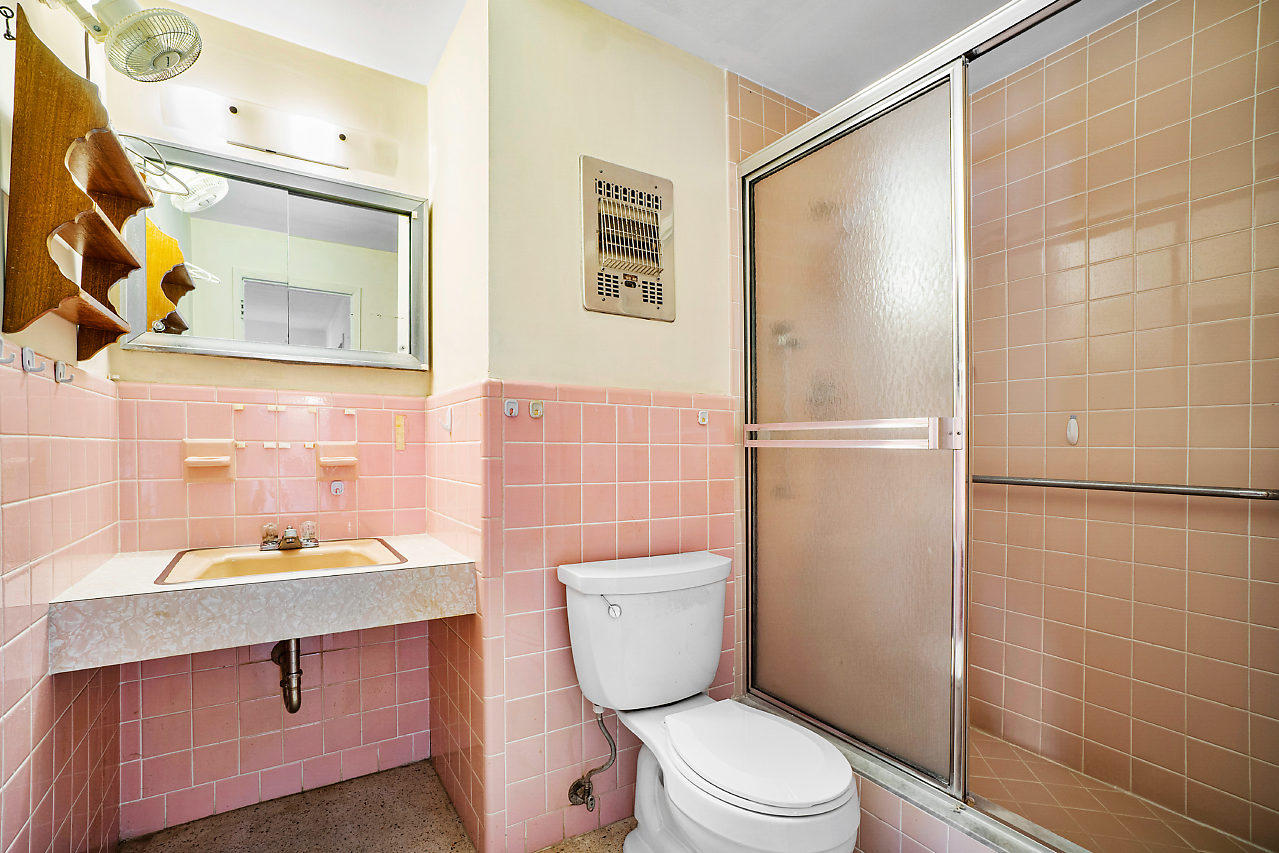 367 Northeast 23rd Way Boca Raton, FL 33431 - Photo 11 of 22 Master Bath