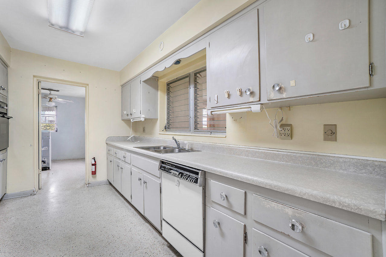 367 Northeast 23rd Way Boca Raton, FL 33431 - Photo 12 of 22 Kitchen