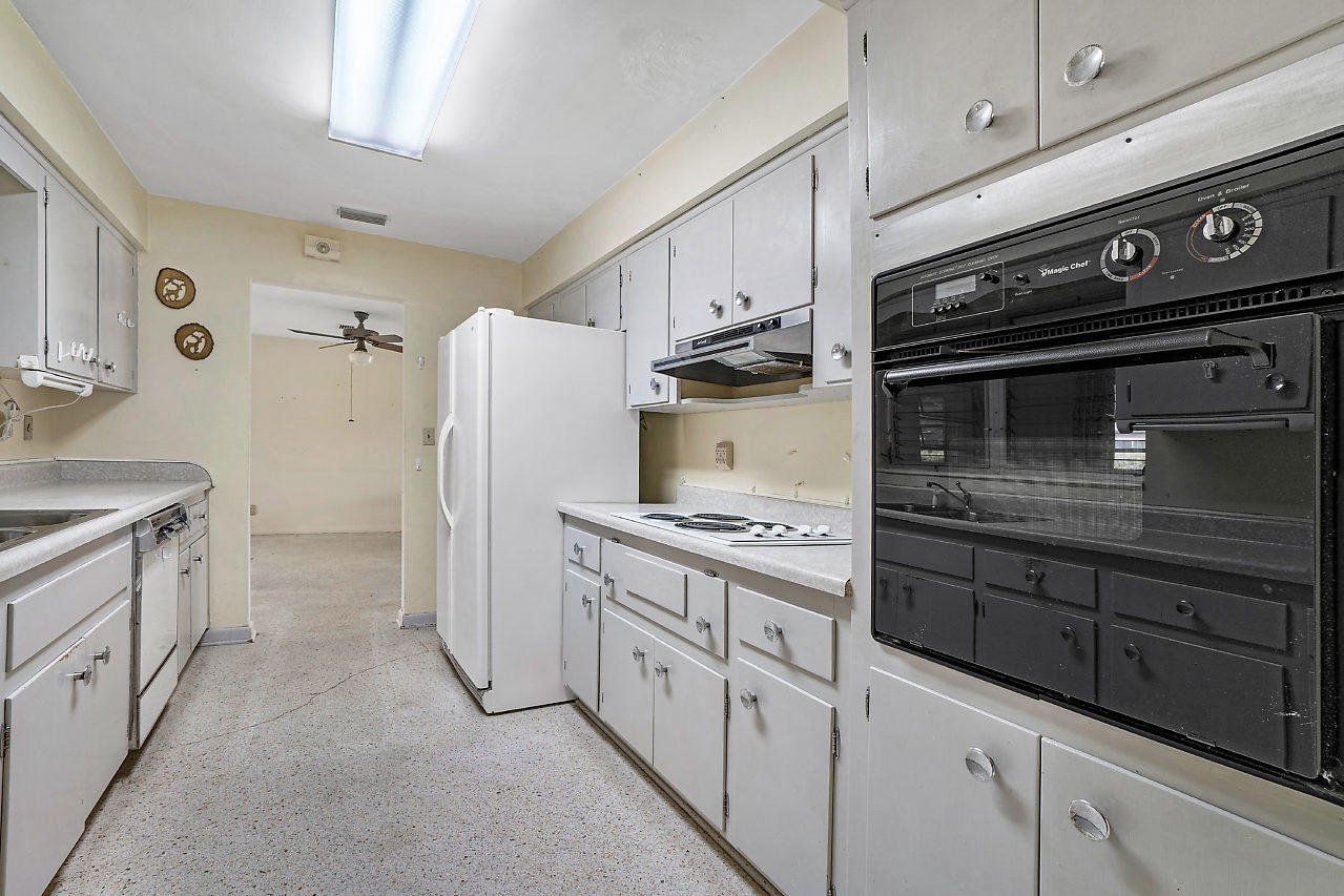 367 Northeast 23rd Way Boca Raton, FL 33431 - Photo 13 of 22 Kitchen
