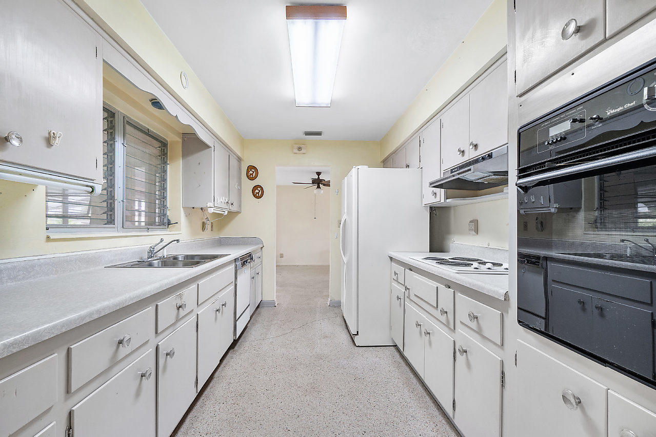 367 Northeast 23rd Way Boca Raton, FL 33431 - Photo 14 of 22 Kitchen