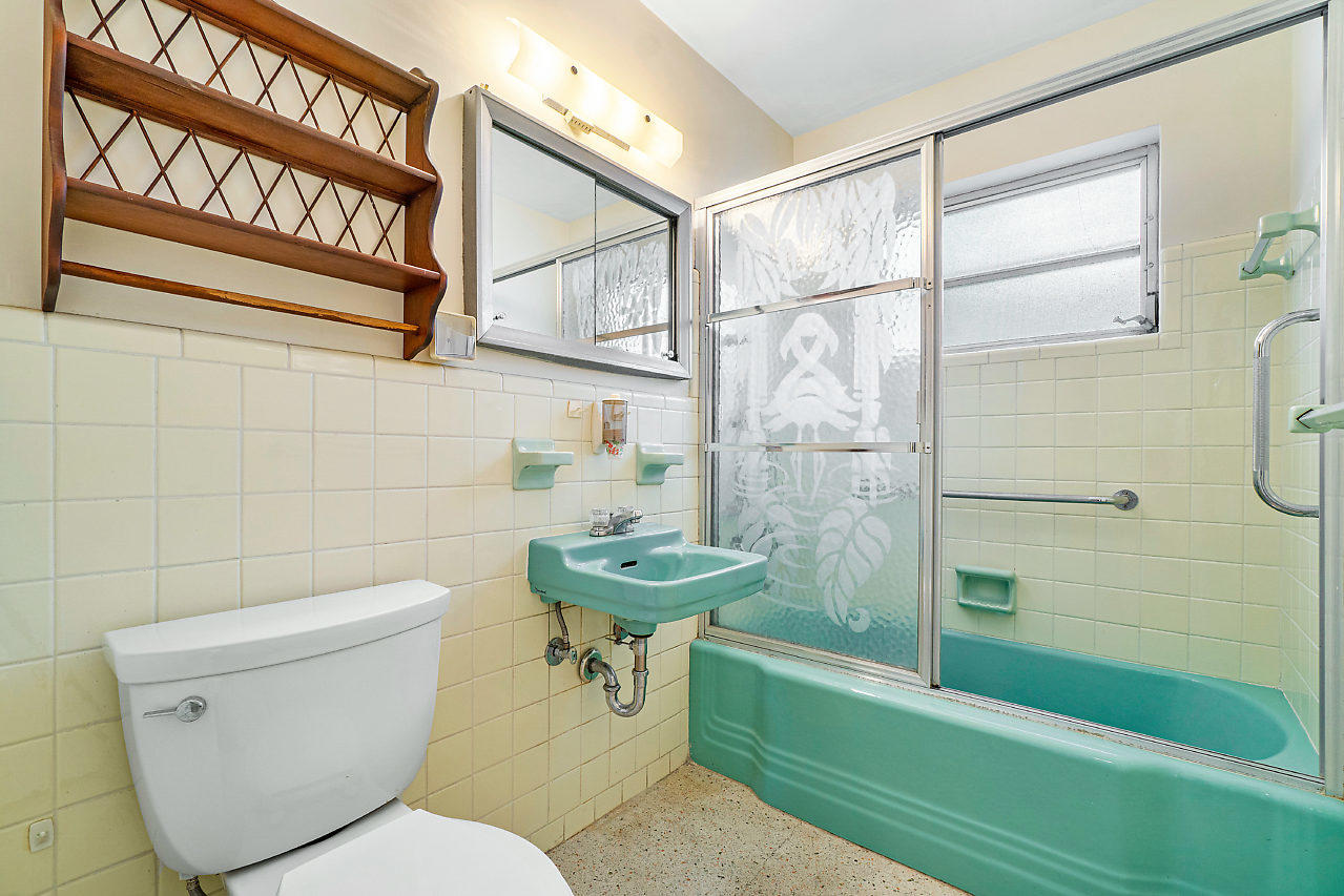 367 Northeast 23rd Way Boca Raton, FL 33431 - Photo 18 of 22 Guest Bath