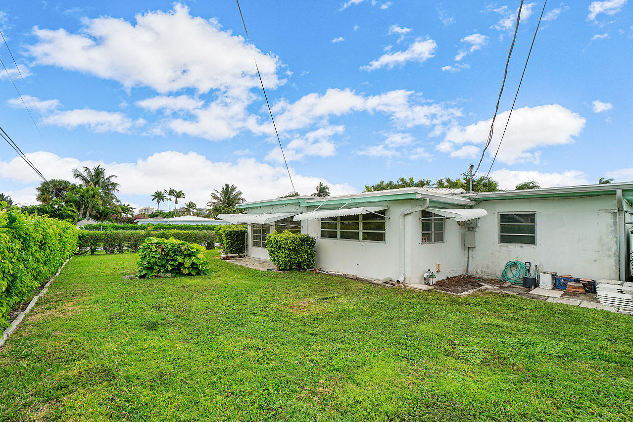 367 Northeast 23rd Way Boca Raton, FL 33431 - Photo 21 of 22 Backyard