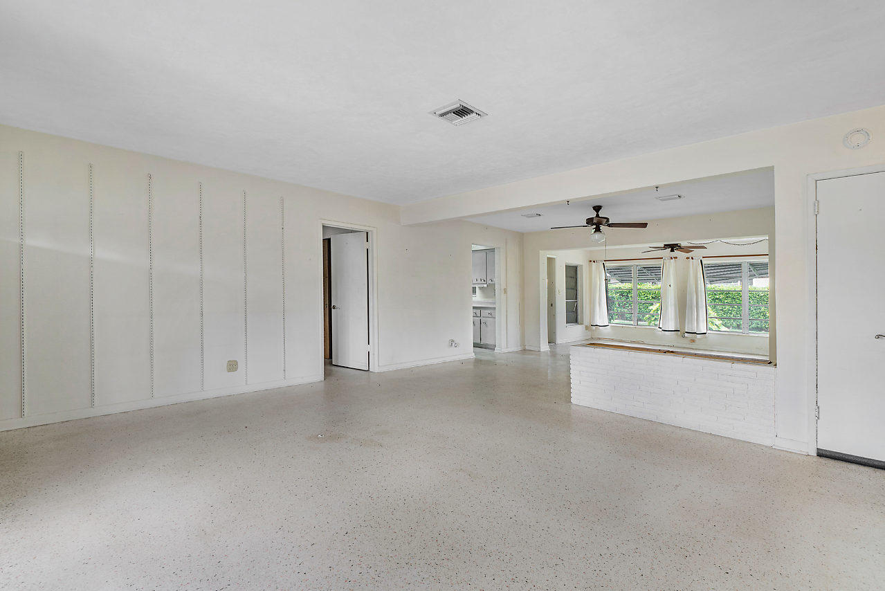 367 Northeast 23rd Way Boca Raton, FL 33431 - Photo 7 of 22 007-367NE23rdWay-BocaRaton-FL-small