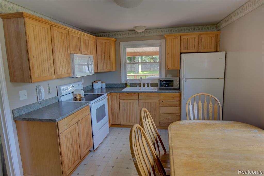 212 South Elms Road Flushing, MI 48433 - Photo 10 of 41