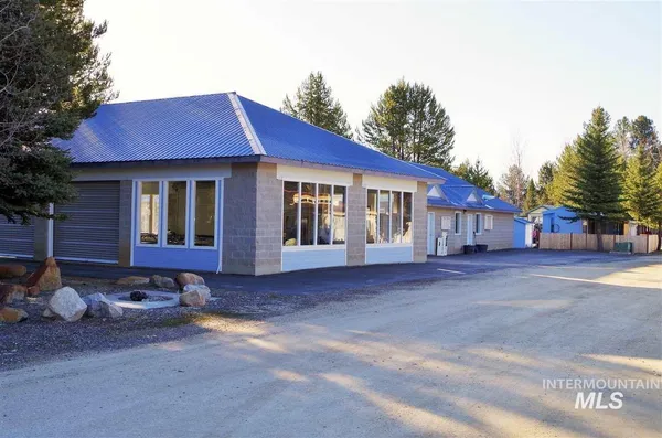 $329,000 | 514 E13/14 Sawyer Street, Unit E13/14, Cascade, ID 83611