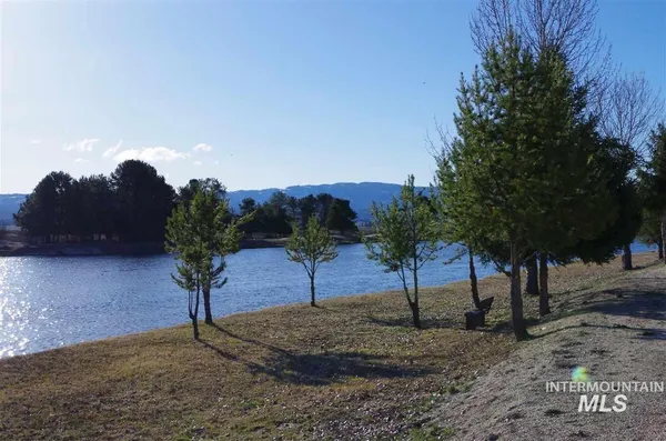 $329,000 | 514 E13/14 Sawyer Street, Unit E13/14, Cascade, ID 83611