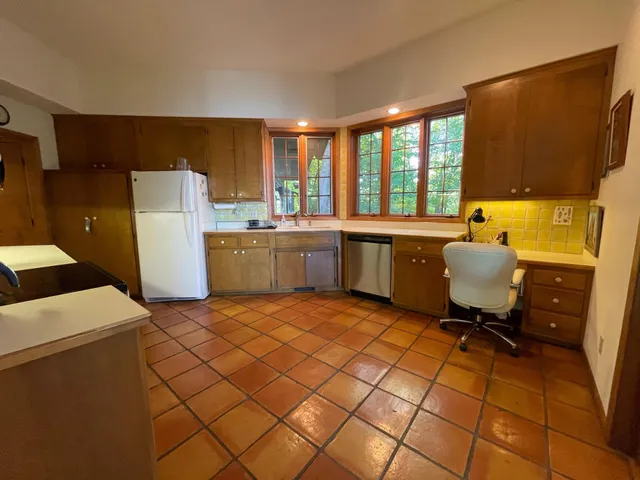 $3,000 | 44 Peninsula Road, Dellwood, MN 55110