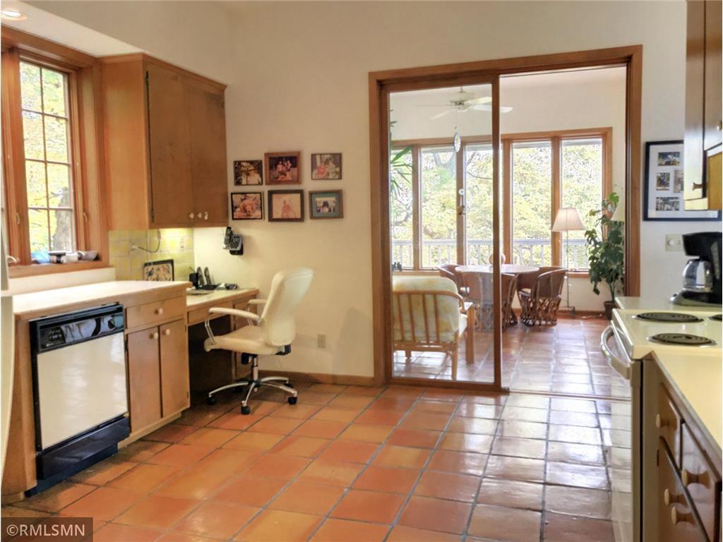 44 Peninsula Road Dellwood, MN 55110 - Photo 16 of 55