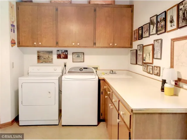 $3,000 | 44 Peninsula Road, Dellwood, MN 55110