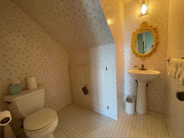 $3,000 | 44 Peninsula Road, Dellwood, MN 55110