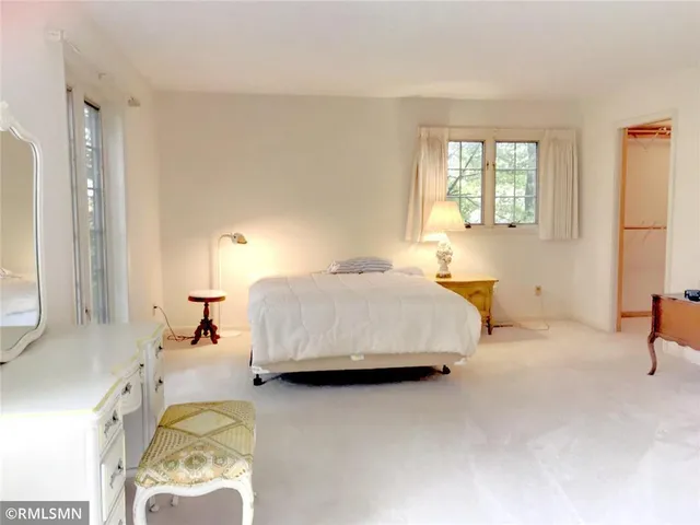 $3,000 | 44 Peninsula Road, Dellwood, MN 55110