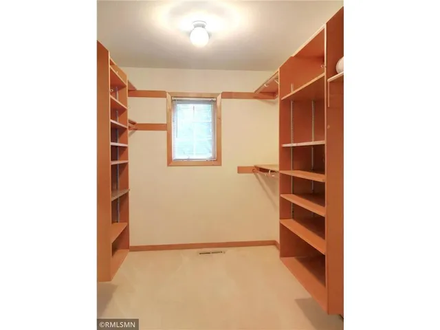 $3,000 | 44 Peninsula Road, Dellwood, MN 55110