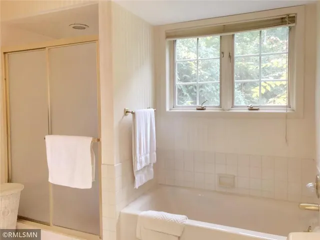 $3,000 | 44 Peninsula Road, Dellwood, MN 55110