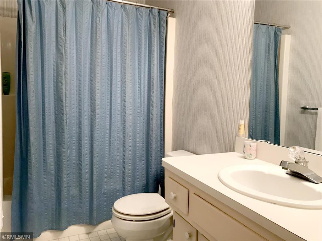 44 Peninsula Road Dellwood, MN 55110 - Photo 37 of 55