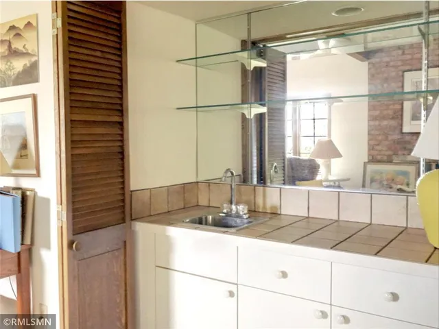 $3,000 | 44 Peninsula Road, Dellwood, MN 55110