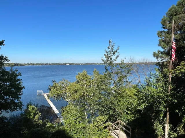 $3,000 | 44 Peninsula Road, Dellwood, MN 55110