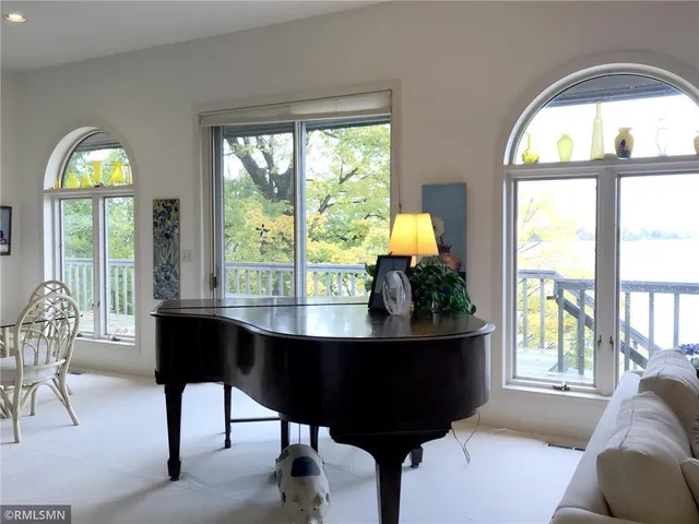 $3,000 | 44 Peninsula Road, Dellwood, MN 55110