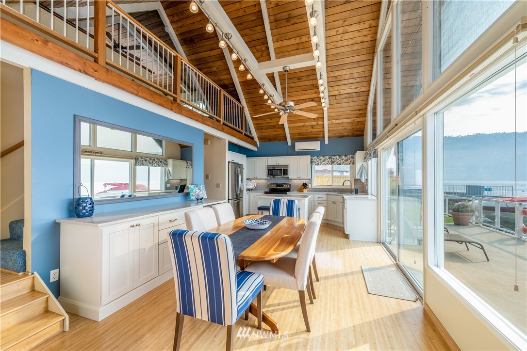 14772 South Lakeshore Road Chelan, WA 98816 - Photo 12 of 25 Gallery Image 12
